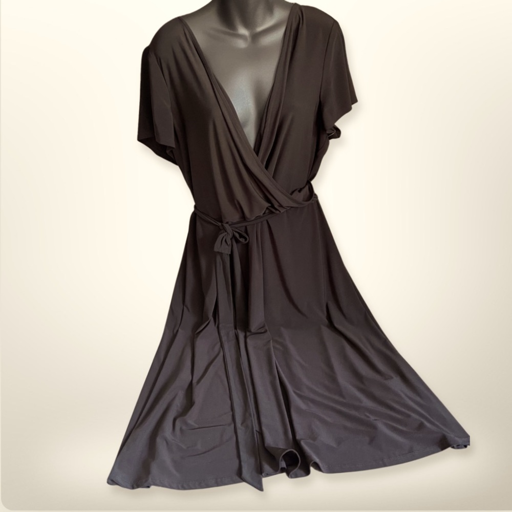 Beautiful Black wrap like Dress Eliza Brand New - Picture 3 of 9